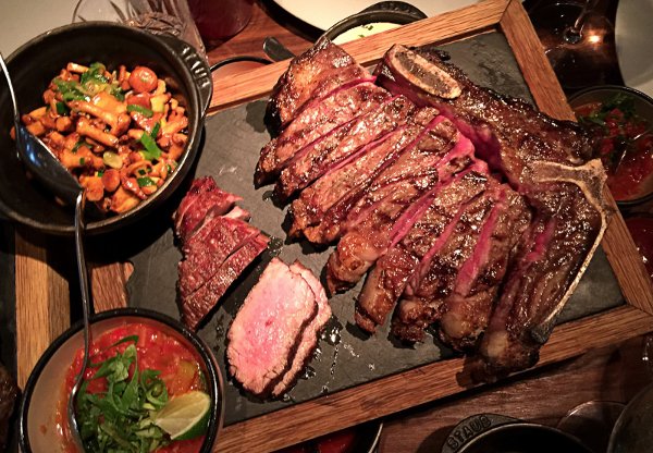 La viande du titre, dans LE restaurant de grillades de Berlin