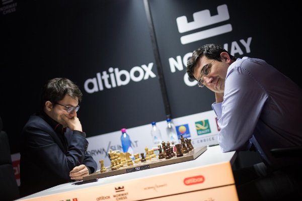 Cette fois, c’est le début d’une partie victorieuse, face à Kramnik Photo site officiel <a href="http://norwaychess.no">http://norwaychess.no</a>