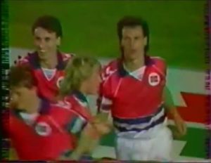 On this excerpt of archive video footage, you can see Agdestein on the left, congratulating the goalscorer who just equalized against France.