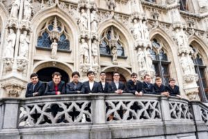 Les joueurs sur le balcon de l’Hôtel de Ville (photo Grand Chess Tour).