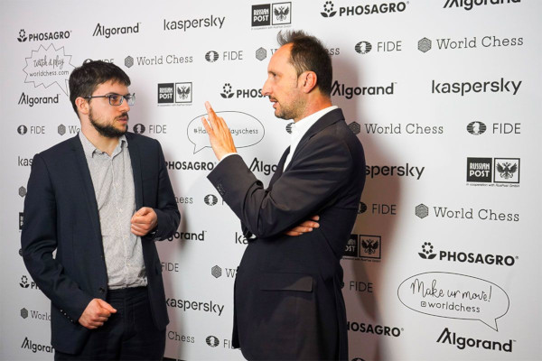 On refait le match ! (Photo : Valeria Gordienko/World Chess).