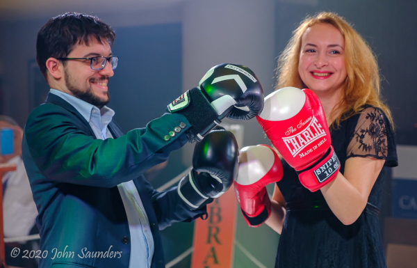 La fameuse soirée « Bataille des Sexes ». Ici, Mvl sur le ring avec l’ancienne championne du monde Antoaneta Stefanova (Photo: www.saund.co.uk/John Saunders).