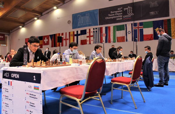 Last round against Azerbaidjan: the whole French team (Photo: Ecu).