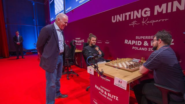 Carlsen Falters In Winning Position, Loses To MVL 